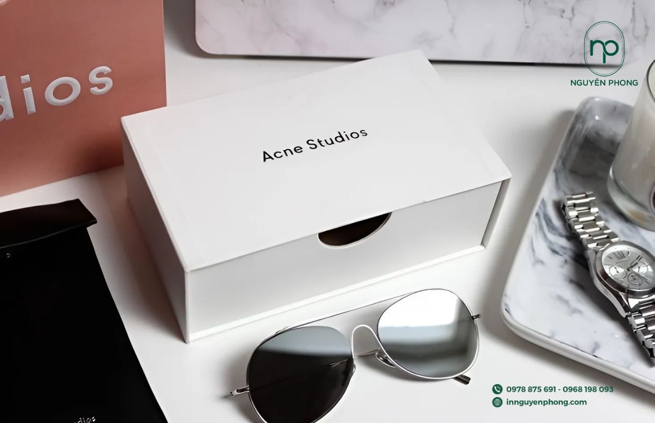 Mẫu hộp đựng kính in logo thương hiêu đơn giản